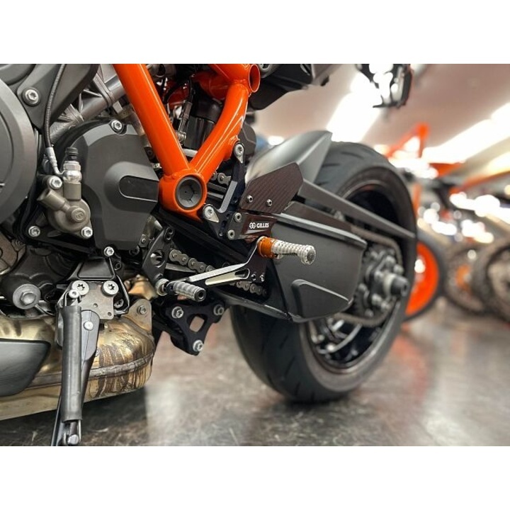 【KTM名古屋】1290 SUPER DUKE R  アクラポヴィッチ ワンオーナー、カスタム多数！2021モデル
